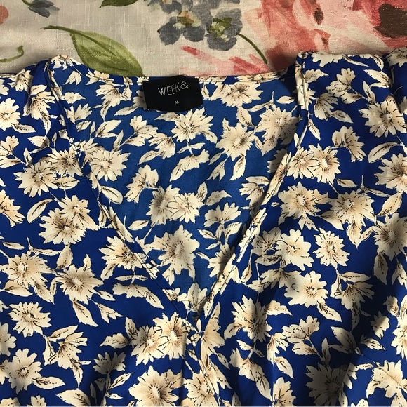 WEEK V-Neck Peplum Top Womens Size M Floral Blue short puffed sleeve pre owned - Picture 14 of 15